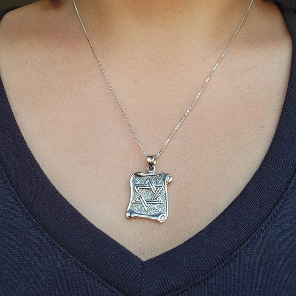 New Solid 925 Sterling Silver Torah Scroll Star of David Necklace - Picture 2 of 9